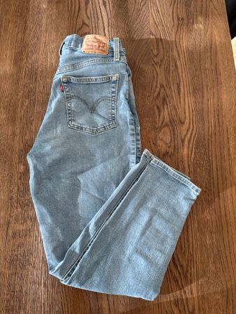 Levi's High Waisted Taper Jeans 