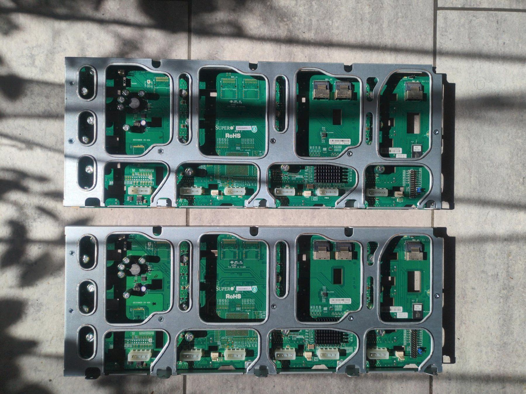 Componenti elettronici: Zwei Supermicro Backplanes BPN SAS846EL1 – Usato da Langenthal venduto da YElektra