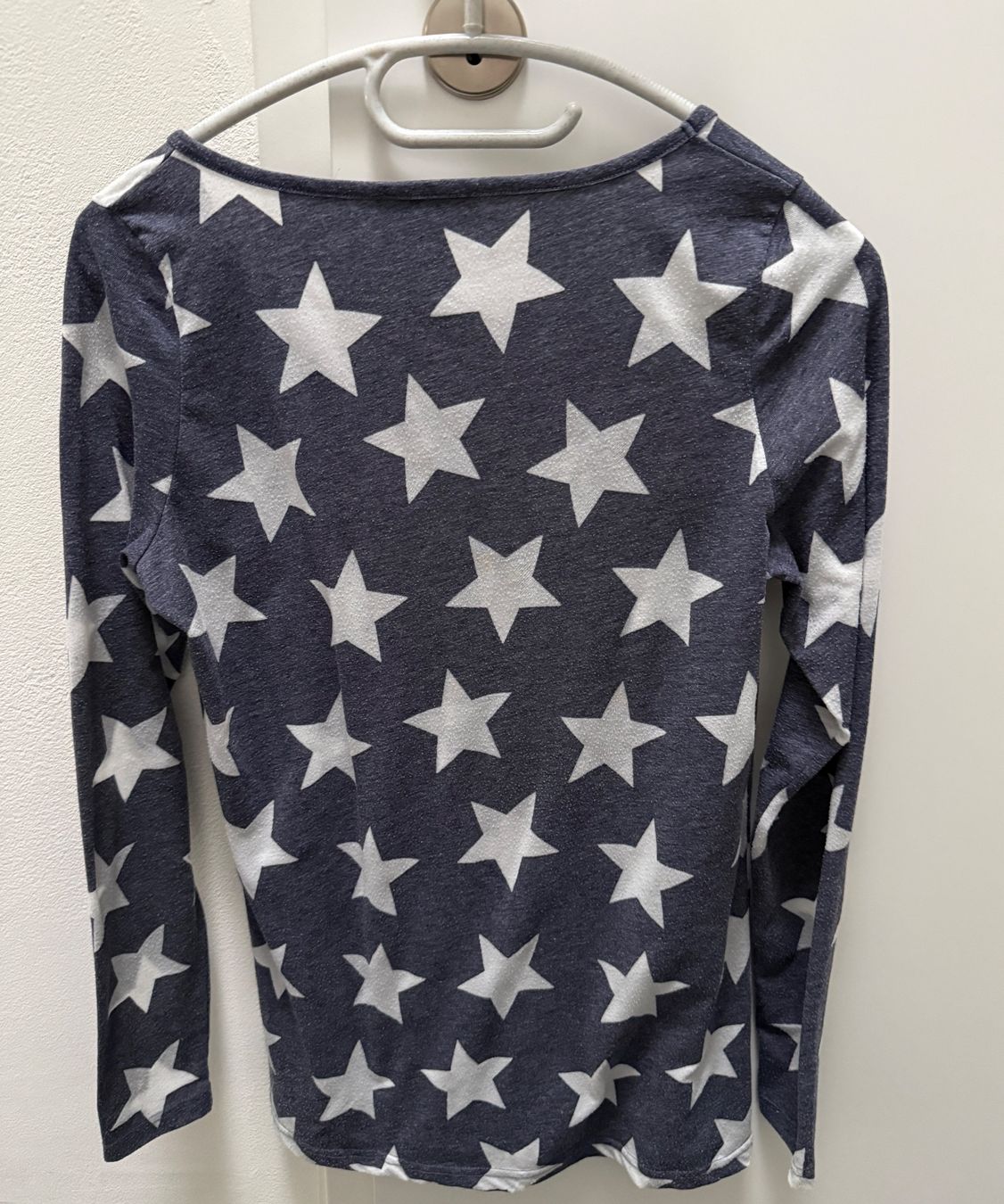 Maglioni & Felpe: Langarmshirt mit Sternen von Rockgewitter – Usato da Hunzenschwil venduto da Reche71 1