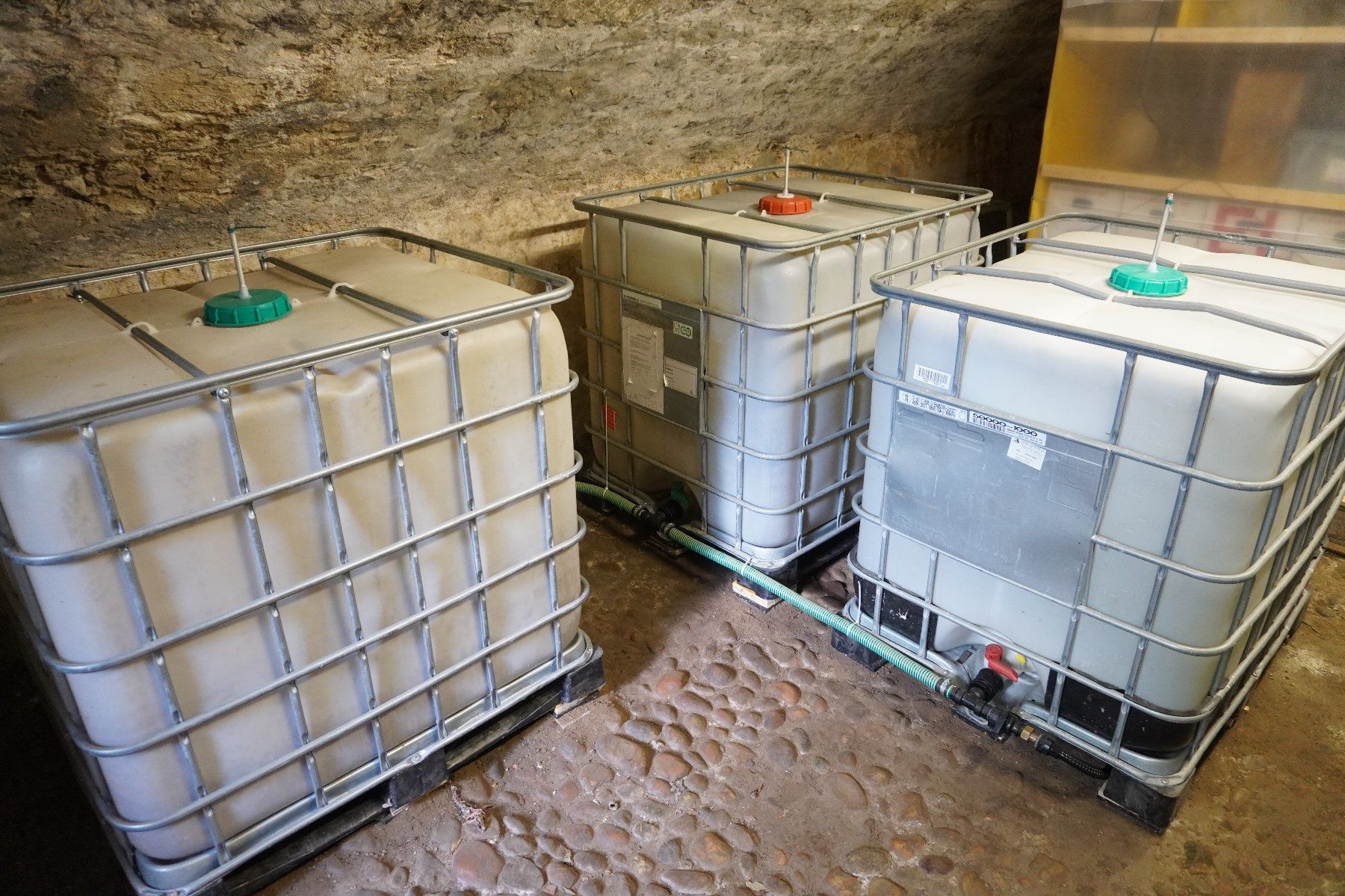Abreuvoirs & Auges: IBC Container 1000L Regenwassertank, Gartenbewässerung – D'occasion à Thunstetten par blob87 3