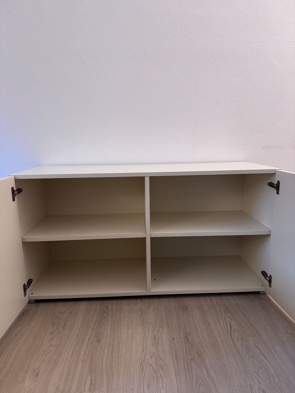 Commodes: Weisse Kommode guter Zustand – D'occasion à Zürich par lea_rz26 1