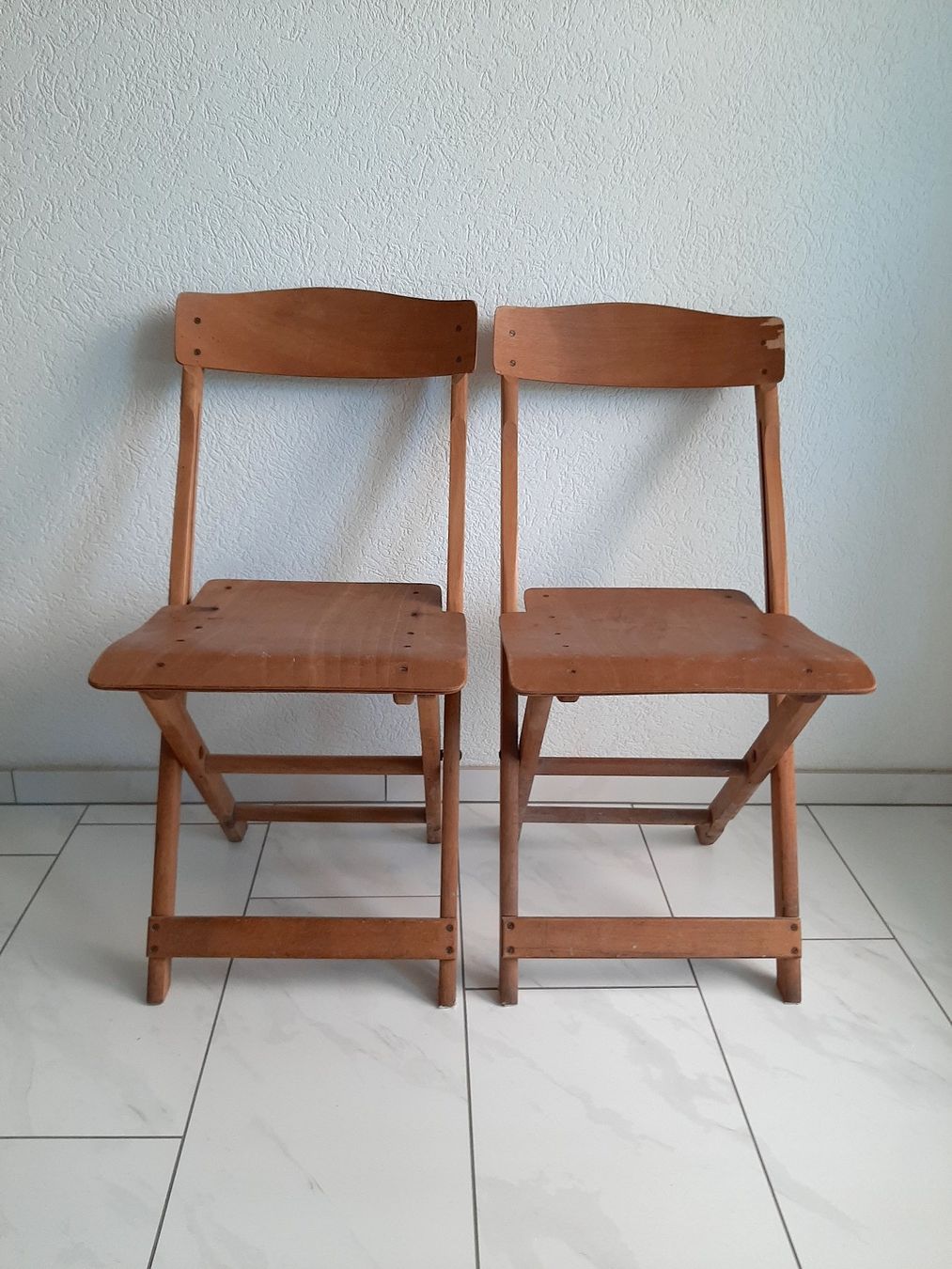 Stühle: 2 Klappstühle aus Holz, vintage – Gebraucht aus St. Gallen von mimikrya