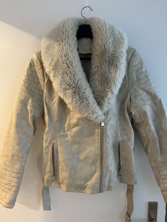 Elegante Winterjacke mit Fellkragen