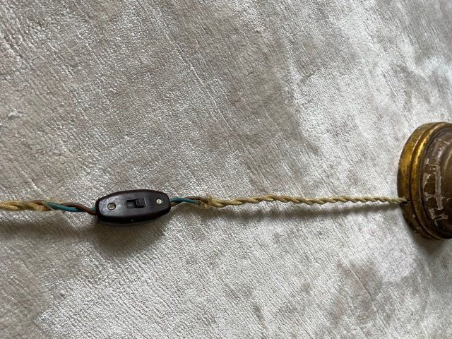 Lampade: Antike Lampe mit Schirm – Usato da Wohlen AG venduto da homecollectivech 1