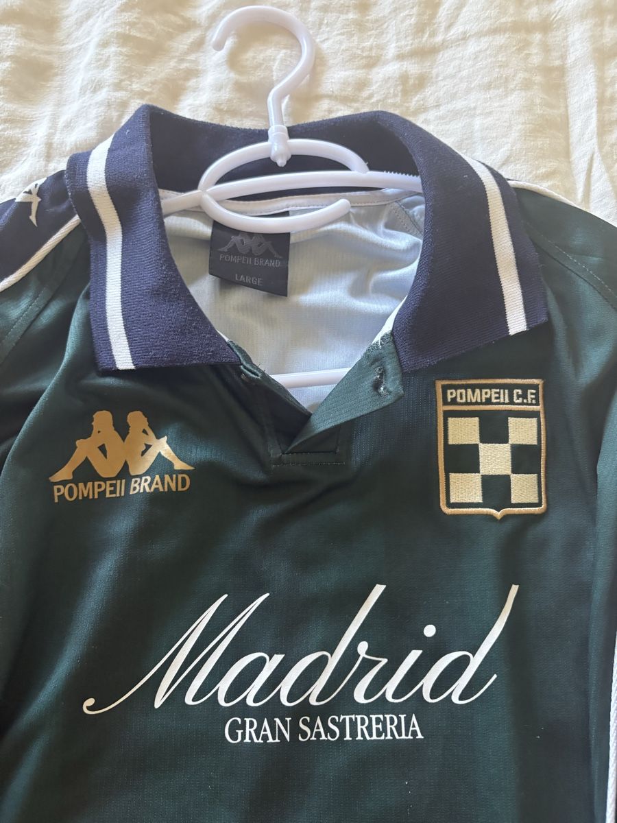 Kappa Canottiere & Pantaloni: Pompei x Kappa Trikot - Grösse L – Nuovo (secondo la descrizione) da Bern venduto da sam_c78d
