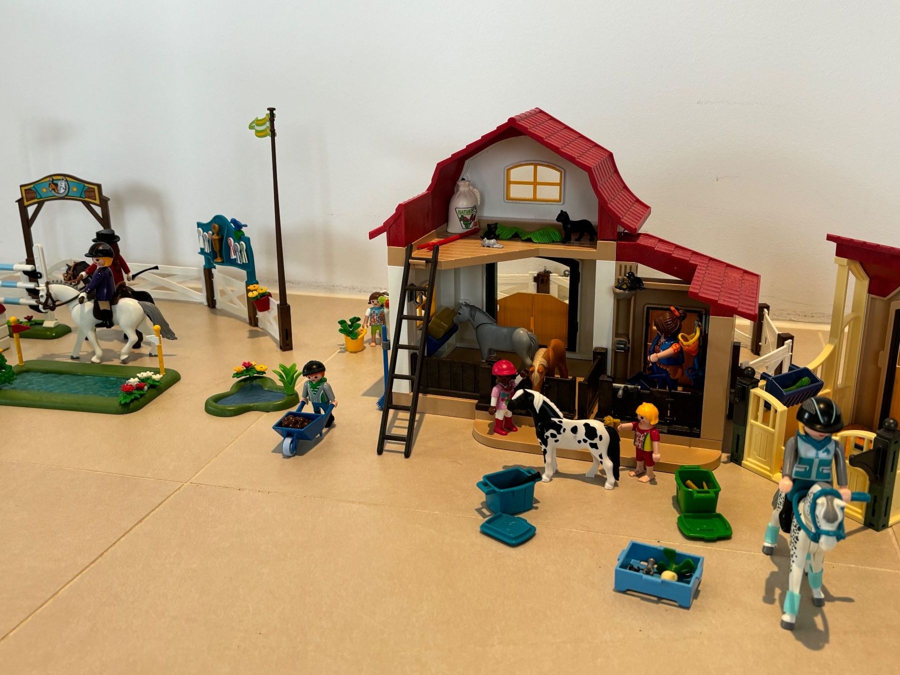 Playmobil Giocattoli: Reiterhof mit Springanlage Playmobil – Usato da Horw venduto da Gigafox7 1