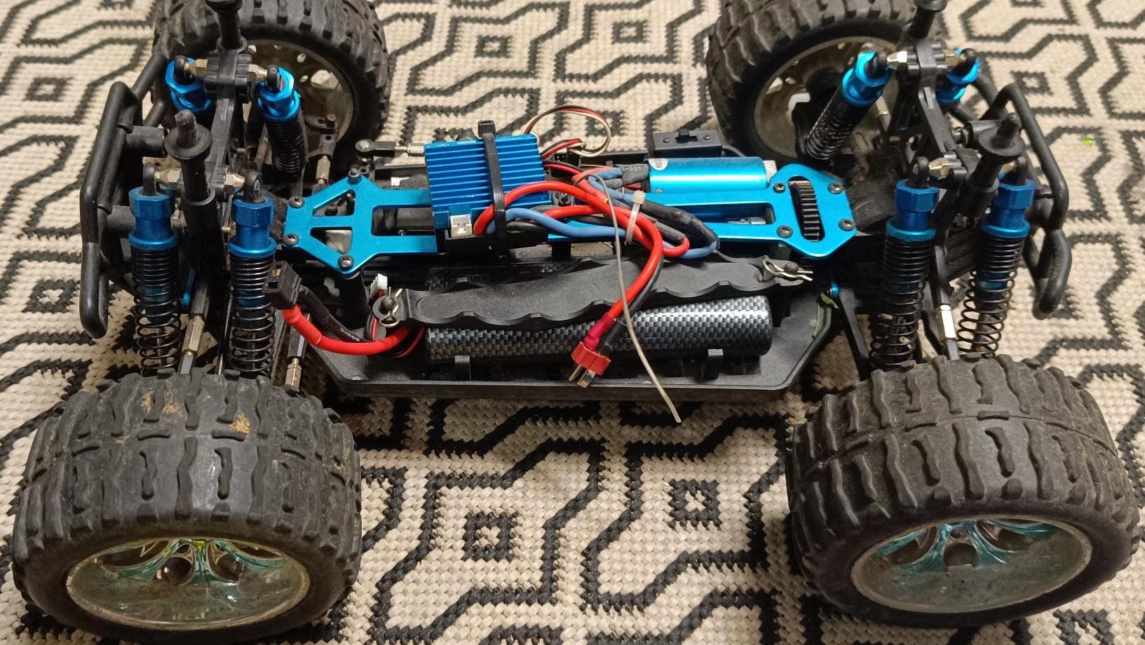 Modellismo RC: Brontosaurus Pro RC Monster Truck / voiture télécommandé – Usato da Collonges venduto da arashee 8