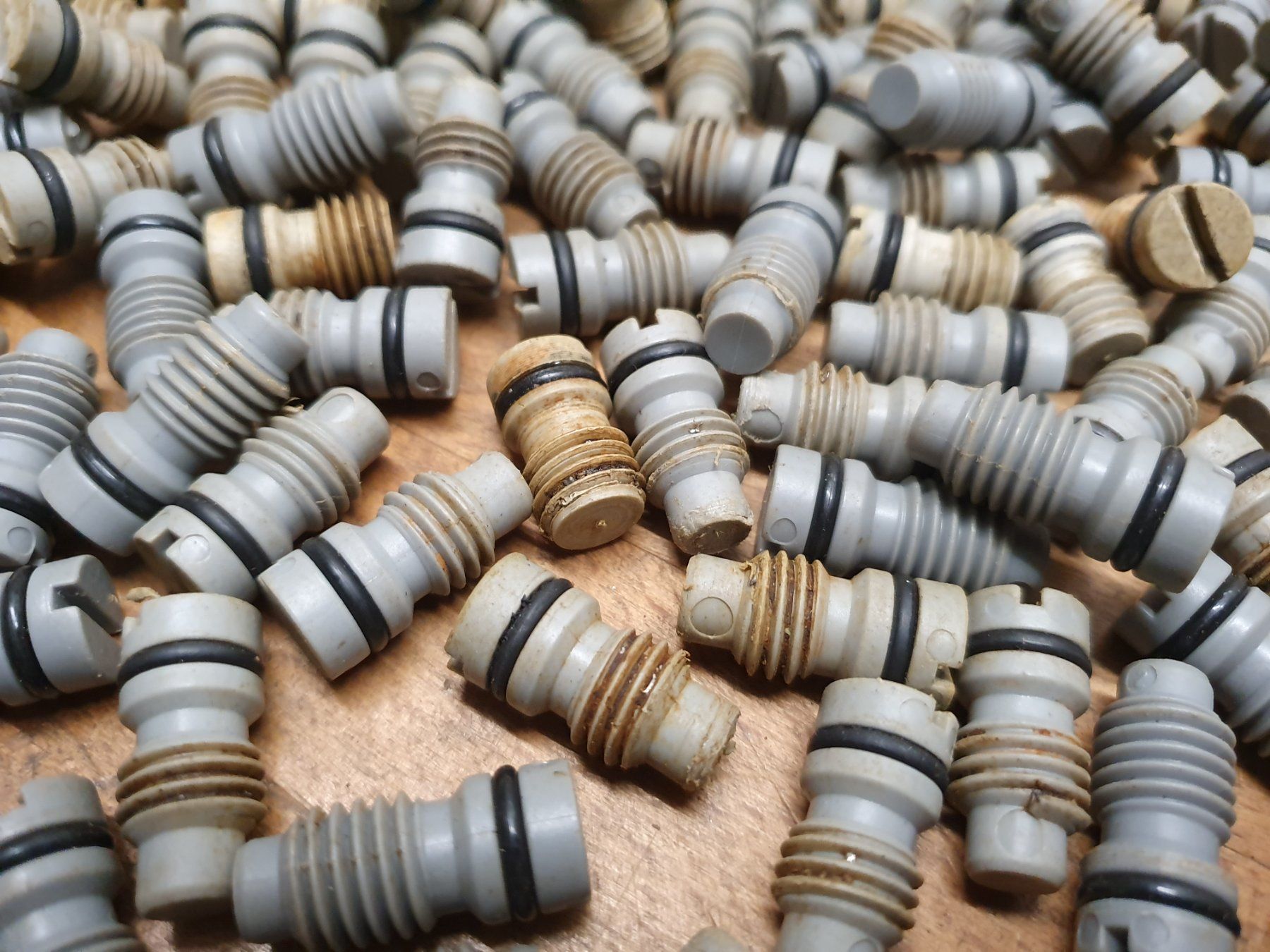Altro per industria metallurgica: Verschlussschrauben zu Lochrasterplatten – Usato da Dietschwil venduto da FIZENATOR 1