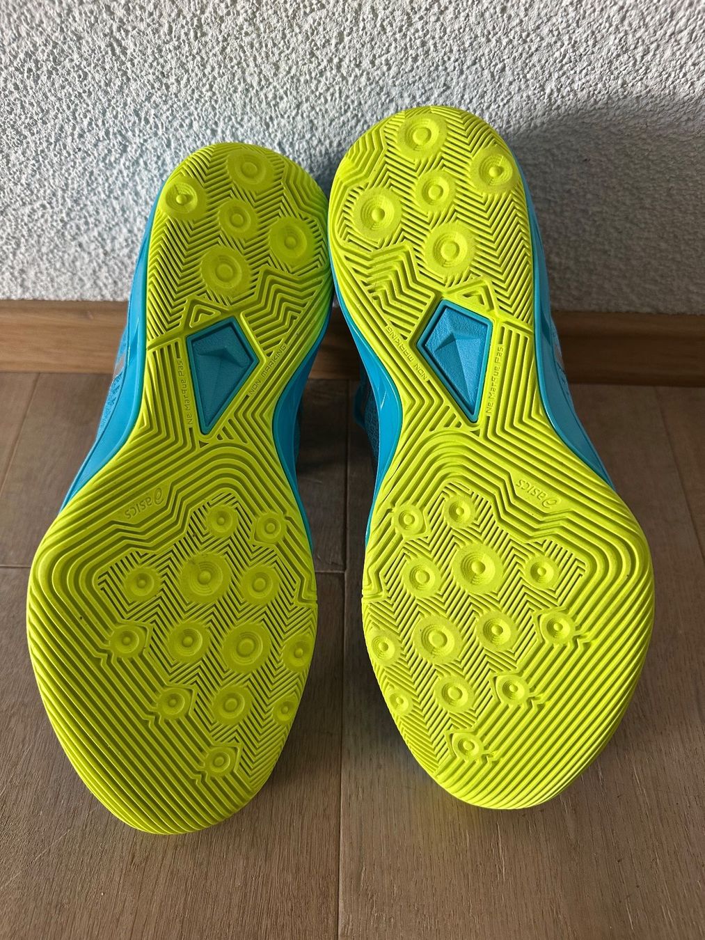 Asics Scarpe da uomo: Hallenschuhe Asics Gr. 40,5 – Nuovo (secondo la descrizione) da Bassersdorf venduto da Tscheni3 4