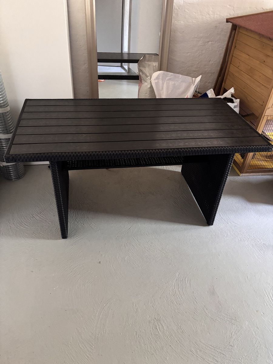 Jysk Tavoli: Gartentisch Rattan schwarz 144 x 74 – Usato da Trüllikon venduto da tjane 2