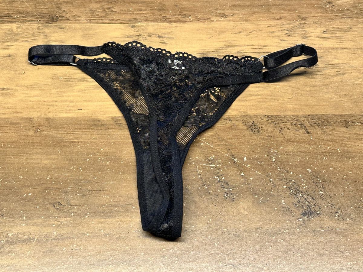 Sonstige Unterwäsche: 3er Set String Gr. M/L – Gebraucht aus Buus von 2019dp 2