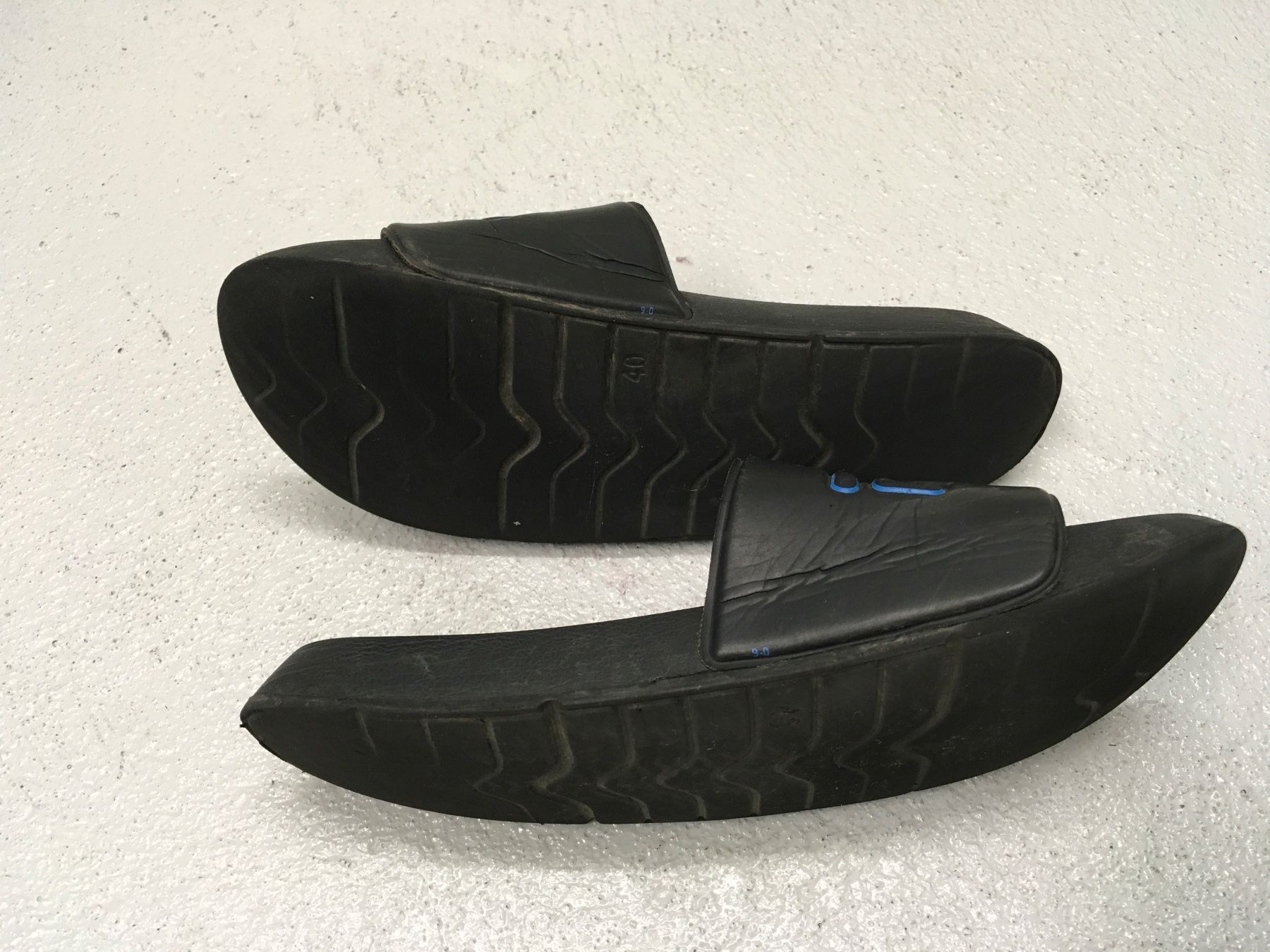 Fila Scarpe da uomo: Fila Badeschlappen, Grösse 40, Schwarz – Usato da Waltenschwil venduto da MeKo8 1