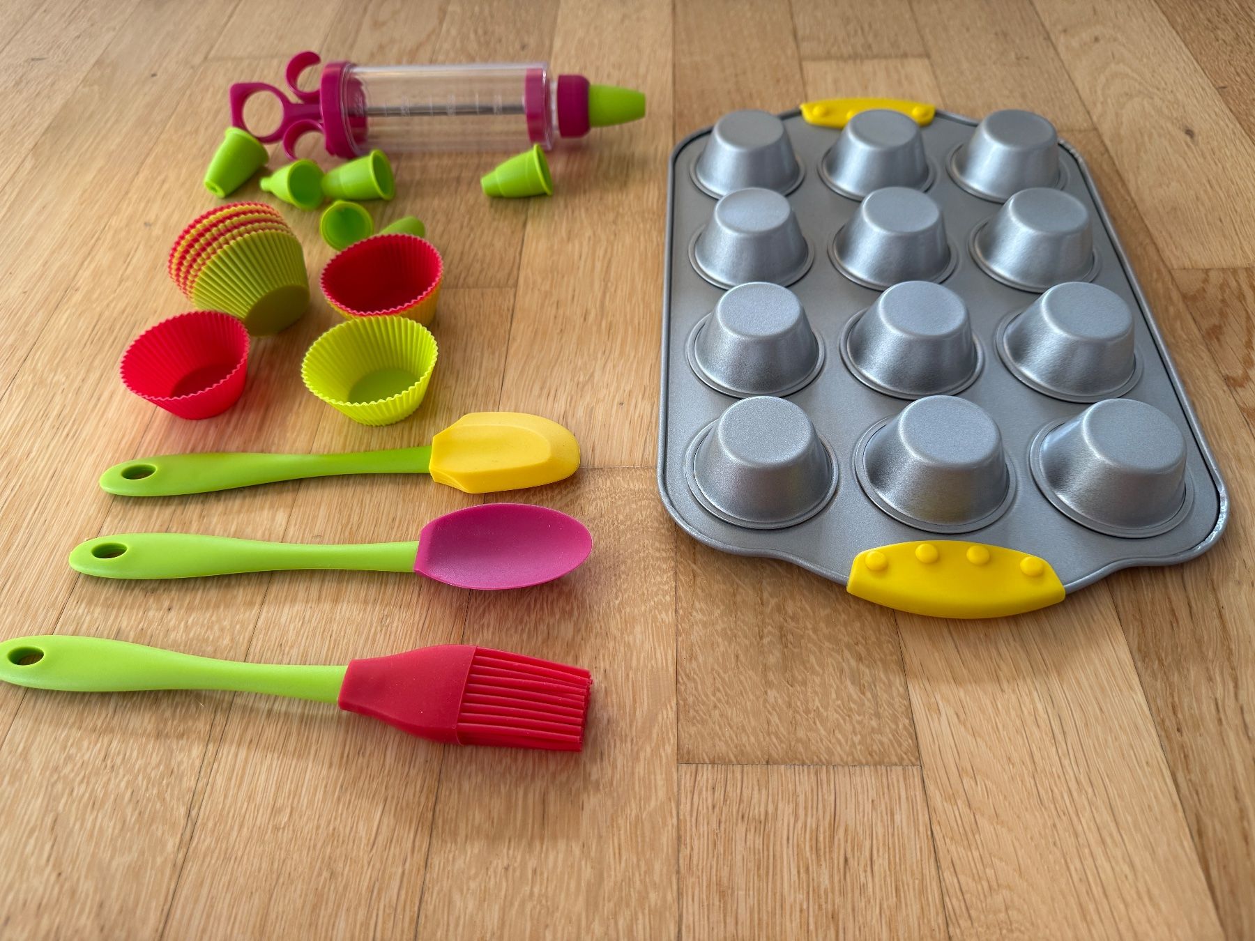 Teglie da forno: Cupcake-Backset für Kinder, einmal benutzt – Usato da Baden venduto da Polvere 1