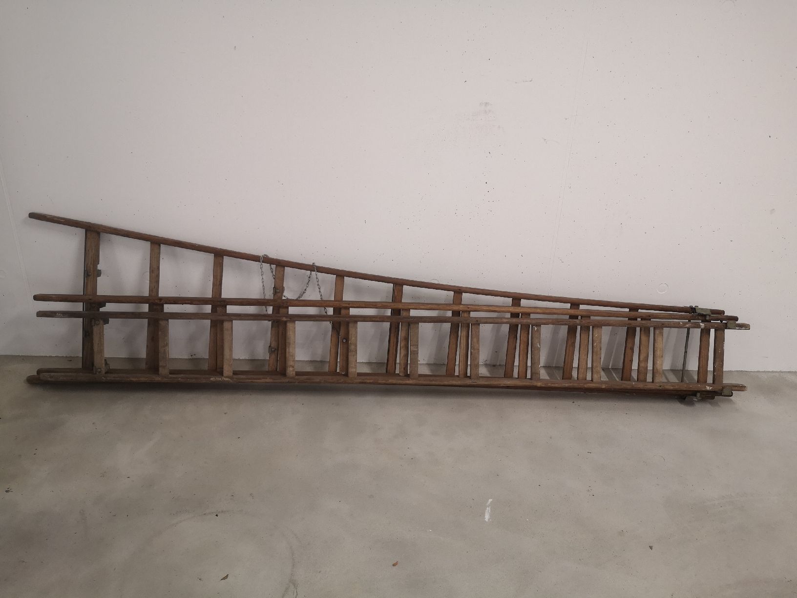 Scale: Antike Dreifach Holzleiter – Usato da Ennetbaden venduto da ACME10