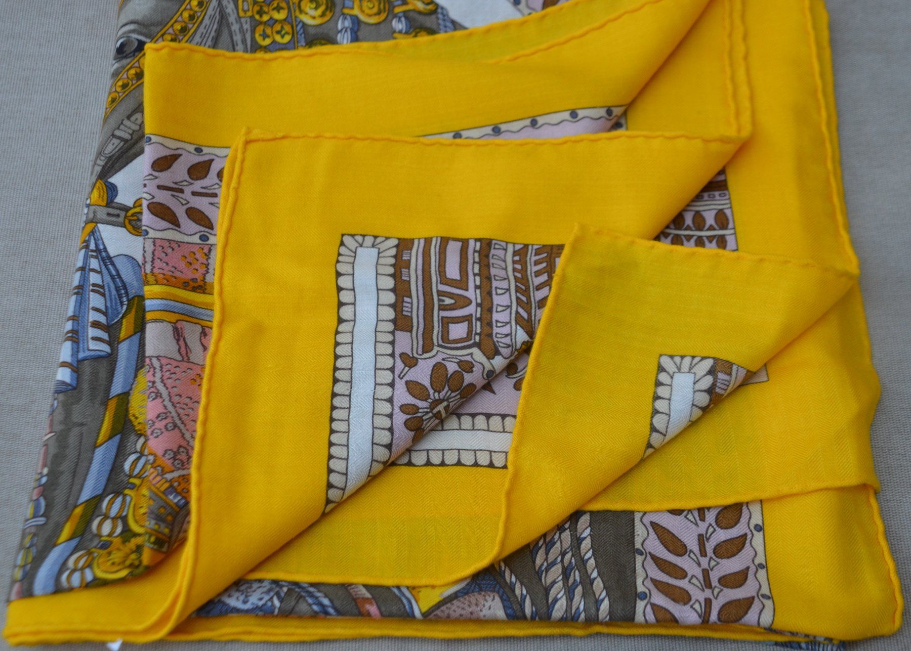 Hermès Foulard & Sciarpe: Schal / Châle Hermès 140 x 140 cm – Usato da Collonges venduto da Auganien 2