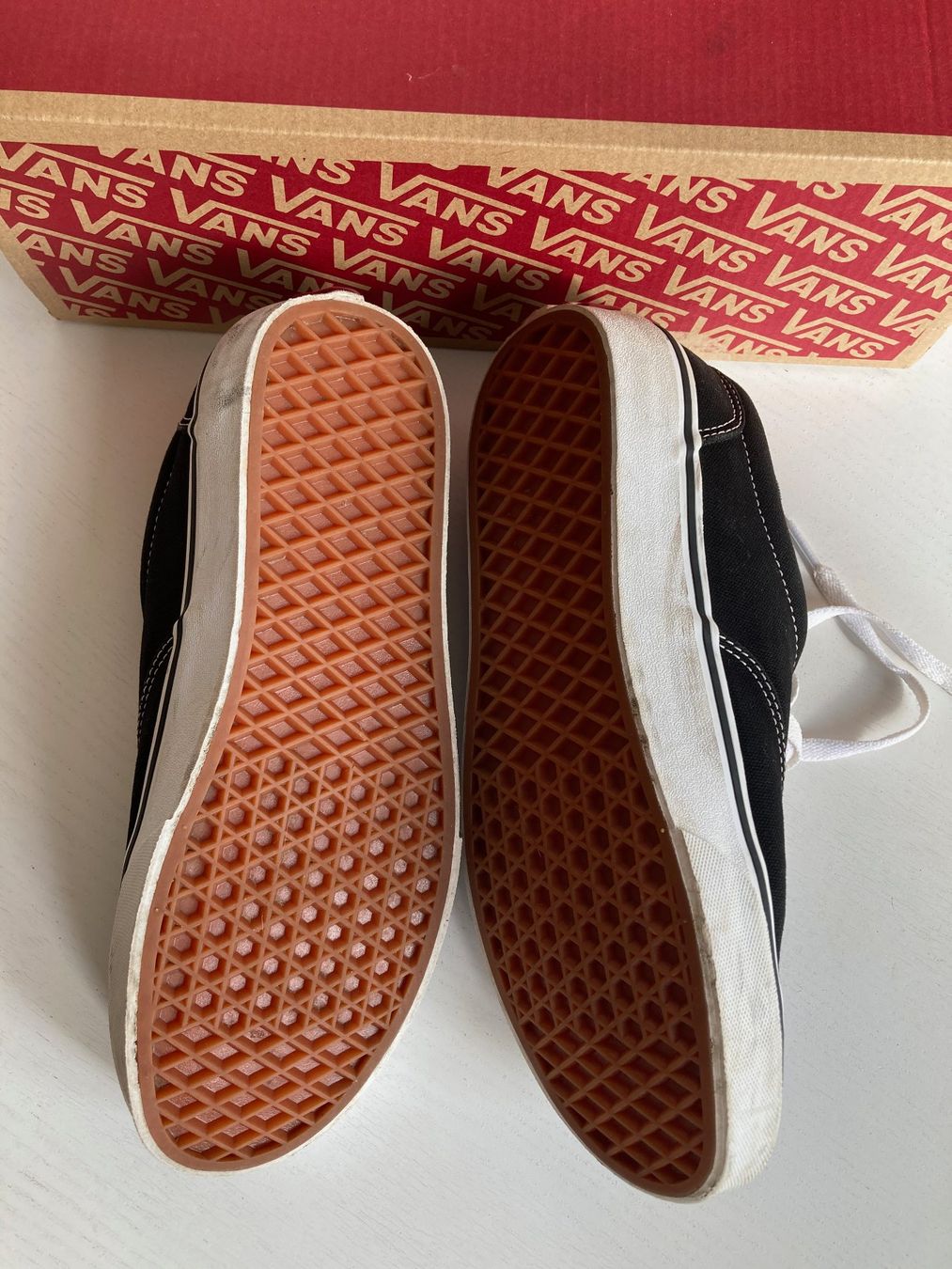Vans Scarpe da uomo: Vance Sneakers black-white, Model Doheny, 42 – Usato da Basel venduto da bil_8mvw 1