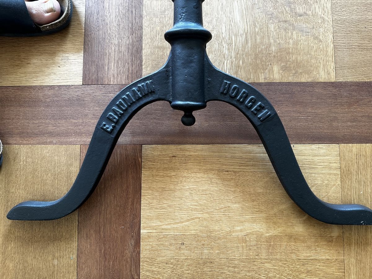 Sonstiges antikes Mobiliar: Tischbeine Horgen – Gebraucht aus Frutigen von Huga1718 3