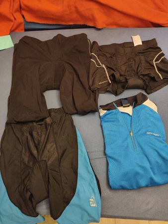 Velo-Bekleidungsset (4-teilig) – Shirt, Hosen & Thermo