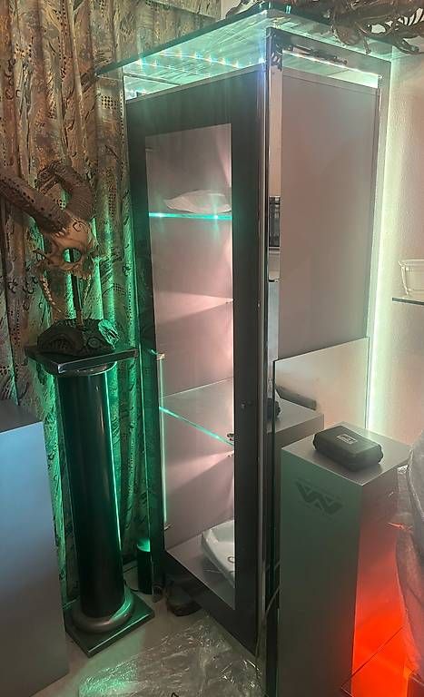 Vitrinen: Glas Vitrine – Gebraucht aus Zürich von samg00dy