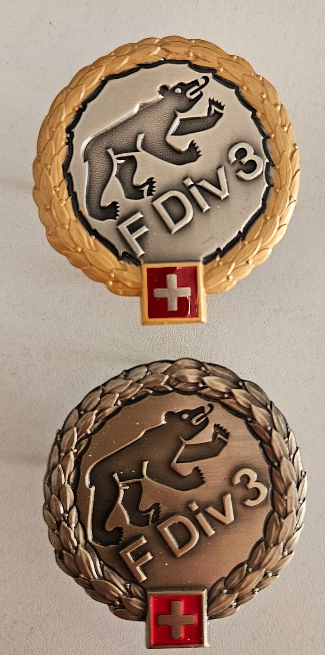 Schweizer Armee Placchette & Badge: Peret Emblem Schweizer Armee – Nuovo (secondo la descrizione) da Urdorf venduto da reg_q6nr