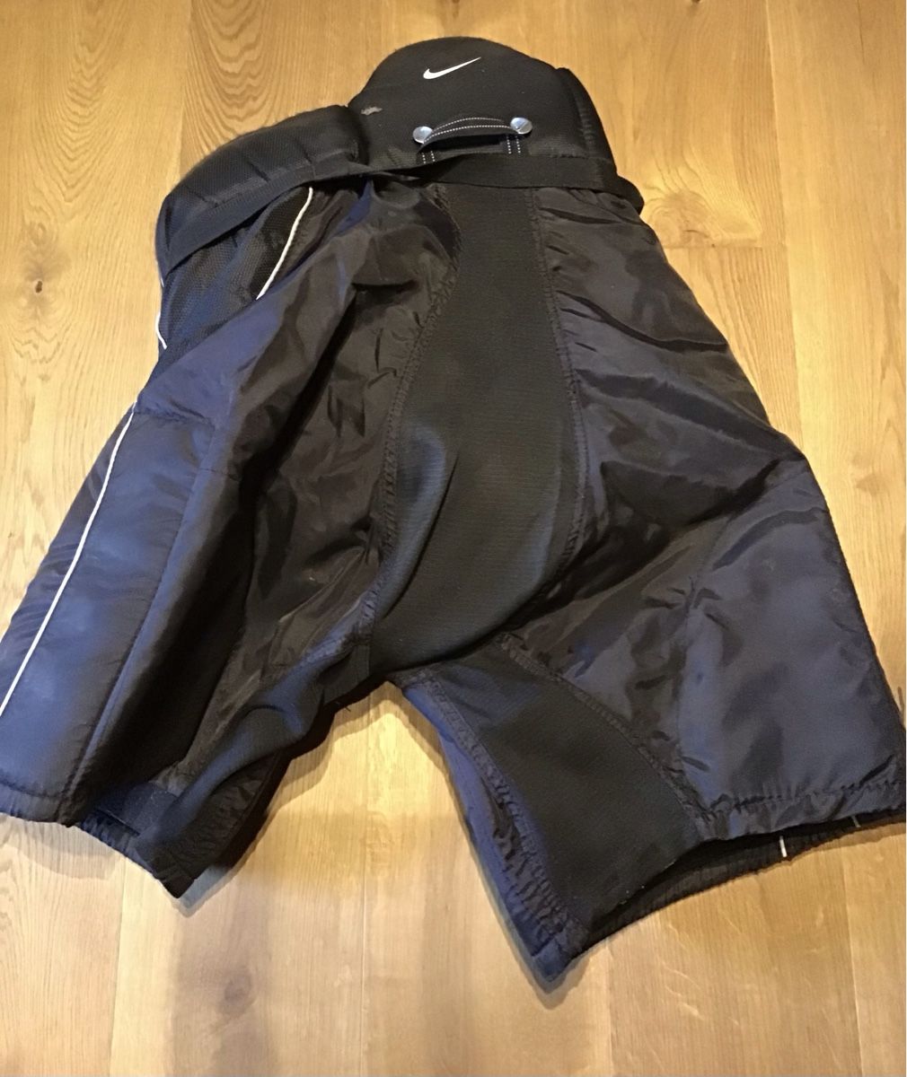 Nike Protezioni & Imbottiture: Nike Quest Eishockeyhose Senior S/P – Usato da Jenaz venduto da bandenhobel17 1