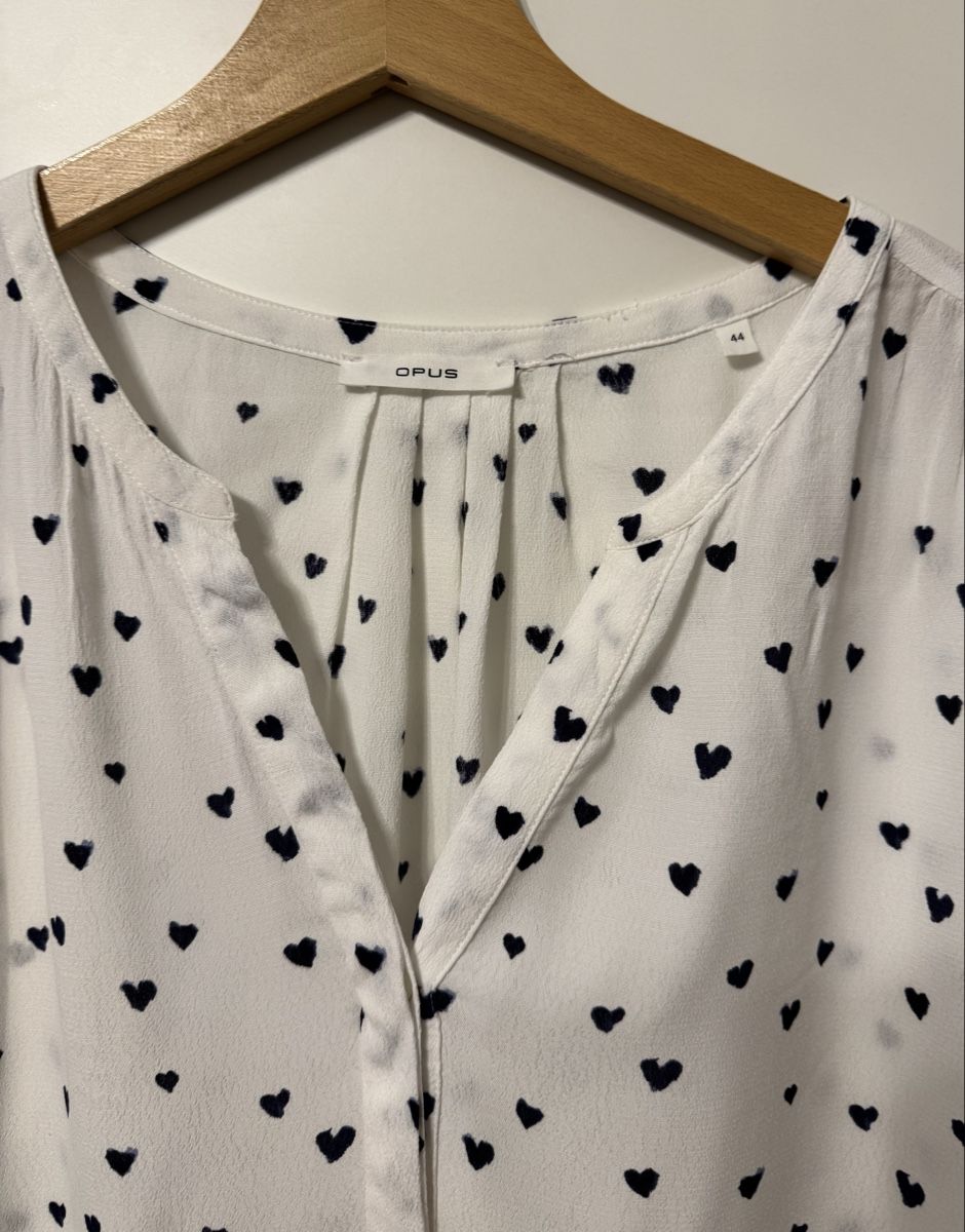 Opus Camicette: Bluse OPUS weiss mit schwarzen Herzen Grösse 44 – Nuovo (secondo la descrizione) da Flumenthal venduto da Krajan 1