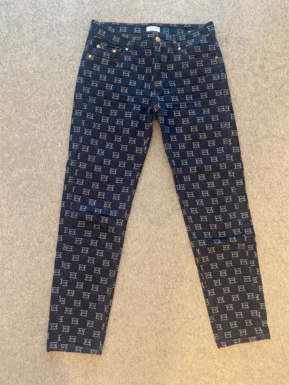 Escada Jeans: Escada Monogramm Jeans Gr 36 – Usato da Baar venduto da egl_q6qy
