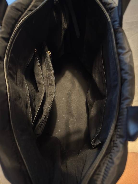 Borse da donna: Gepolsterte, wasserdichte schwarze Tasche – Usato da Kriens venduto da vio_c5wx 1