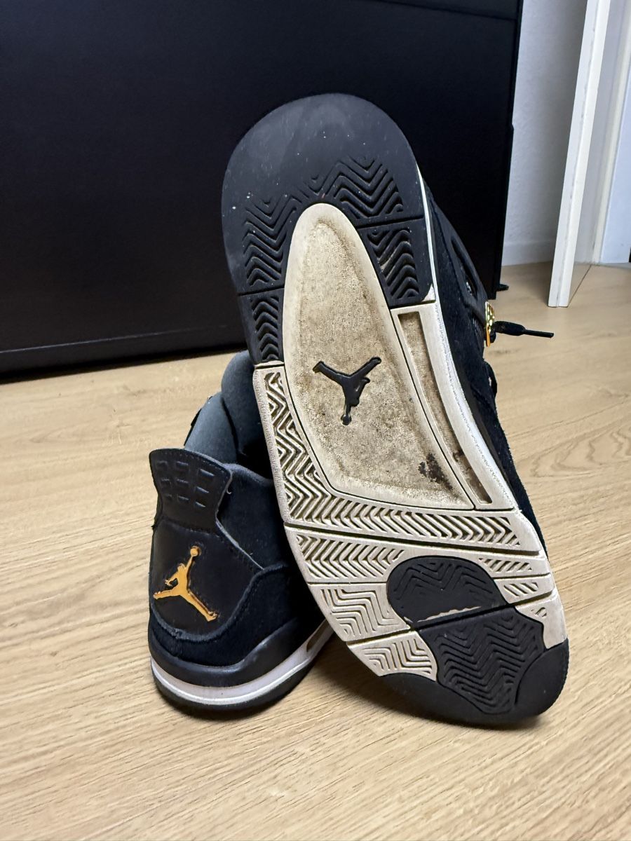 Scarpe da uomo: Air Jordan 4 Royalty – Usato da Echandens venduto da Milos.24 3