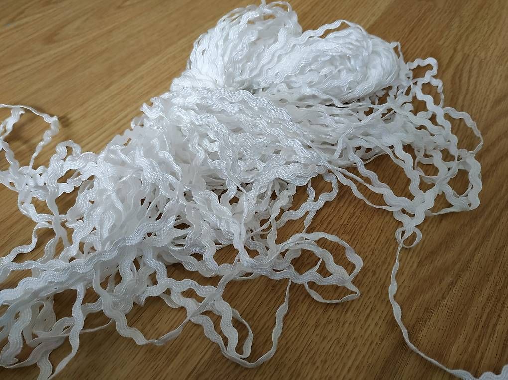 Nastri decorativi: 3 Meter Zig Zag Band Einfassband weiss – Usato da Allschwil venduto da 86d_fmd5 2