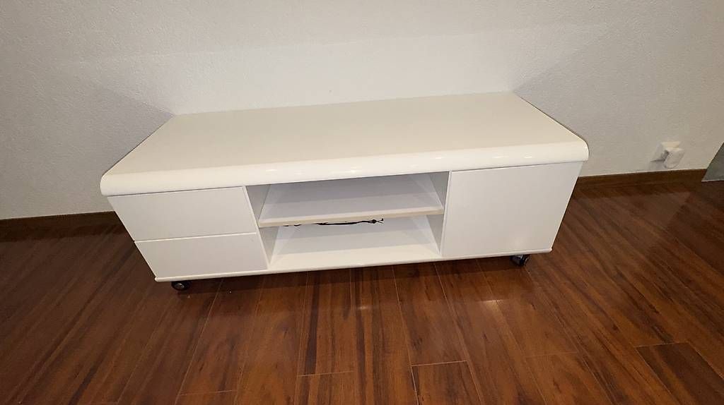 Mobili TV: Meuble TV sur roulette – Usato da Cortaillod venduto da Gallisan 1
