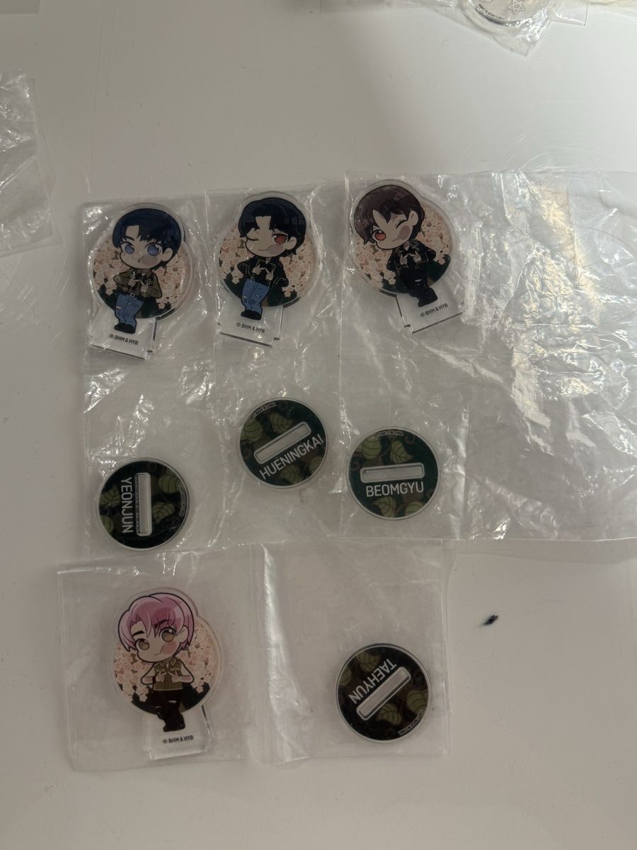 Statuette: Brand new TXT Kpop set – Nuovo e nell'imballaggio originale da Winterthur venduto da hachiscutecloset