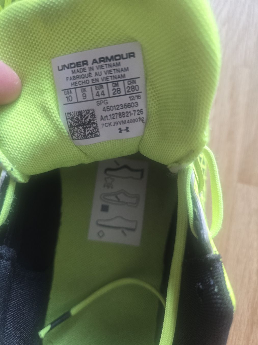 Under Armour Herrenschuhe: Under Armour pointure 44, état impeccable, comme neuf! – Gebraucht aus Mont-sur-Lausanne von Didinho 2