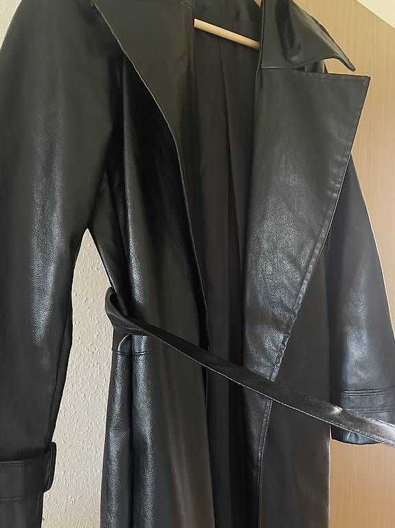 Shein Cappotti: Schwarzer Kunstledermantel – Usato da Zürich venduto da mar_5gpw 2