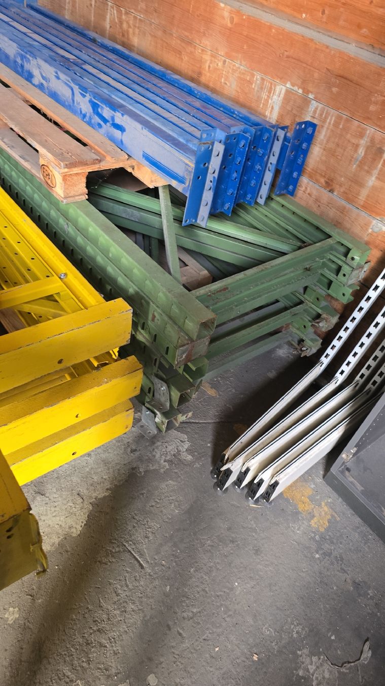 Scaffali: Regalsystem Lager Einrichtungsgegenstände gebraucht – Usato da Safenwil venduto da Leo.87. 5