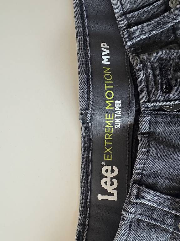 Jeans: LEE Jeans Slim Fit – D'occasion à Rothrist par Baggio19 1