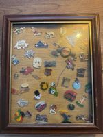 Rahmen mit Anstecknadeln Souvenirs Schweiz