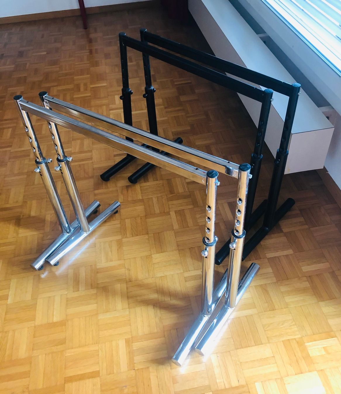 Autres meubles de bureau: 2 Paar Tischböckli – D'occasion à Mülligen par kj__6qwh