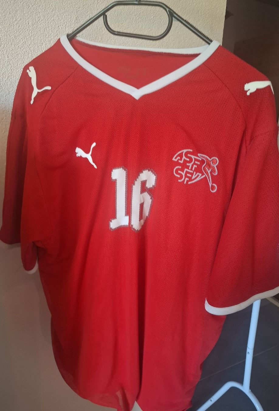 Leibchen & Hosen: Maillot Suisse 2008 "Barnetta 16" – Gebraucht aus Lausanne von SwissFootballShirt 2
