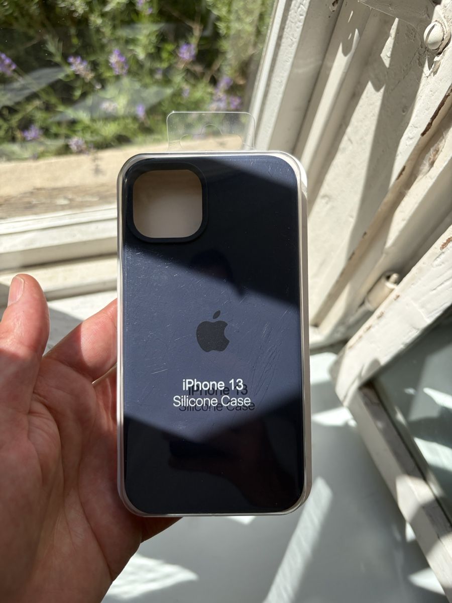 Apple Covers & Schutzfolien: iPhone 13 Silicone Case Dark Blue – Neu und originalverpackt aus zürich von Fefefefefefe