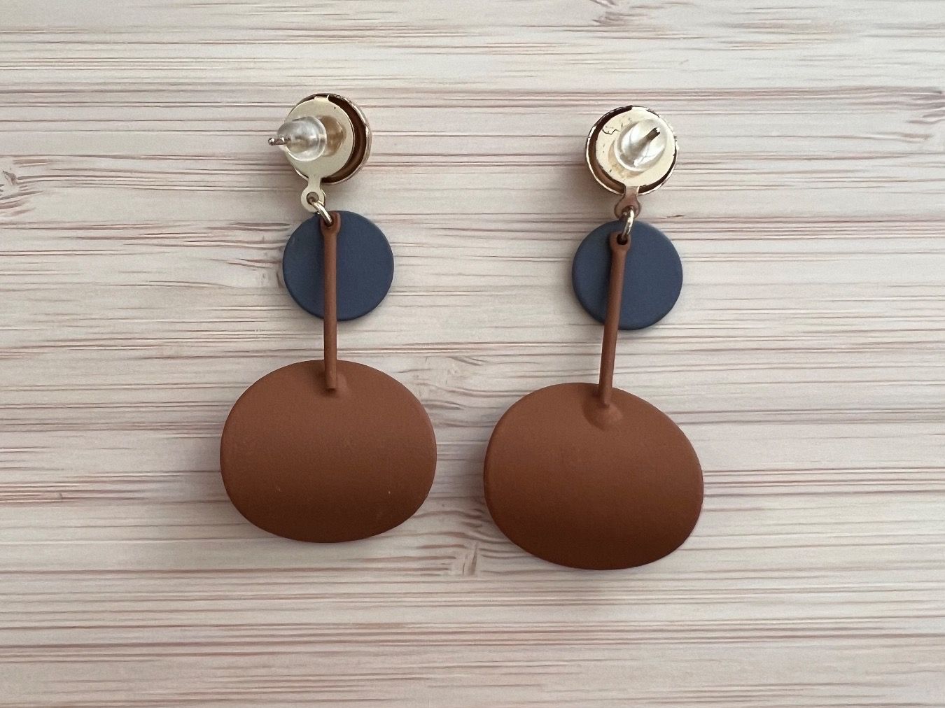 Orecchini pendenti & Orecchini a lobo: Brown & navy round drop earrings – Usato da Genève venduto da Ballpencase 1