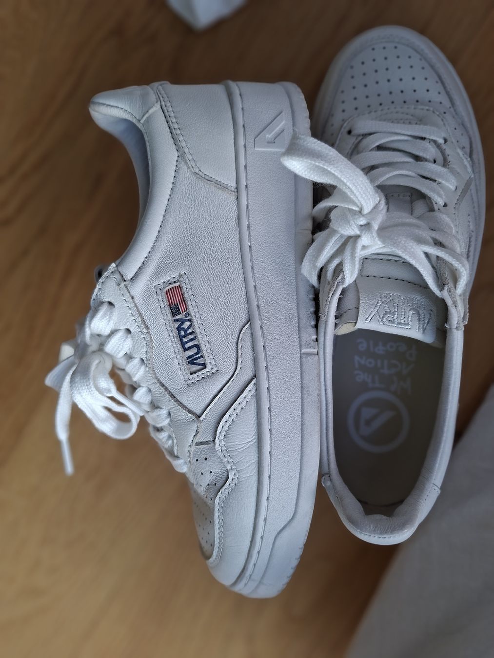 Autry Scarpe da uomo: AUTRY Medalist Sneaker Leder Weiss Grösse 38 – Nuovo (secondo la descrizione) da Wallisellen venduto da Ellasophialove 7