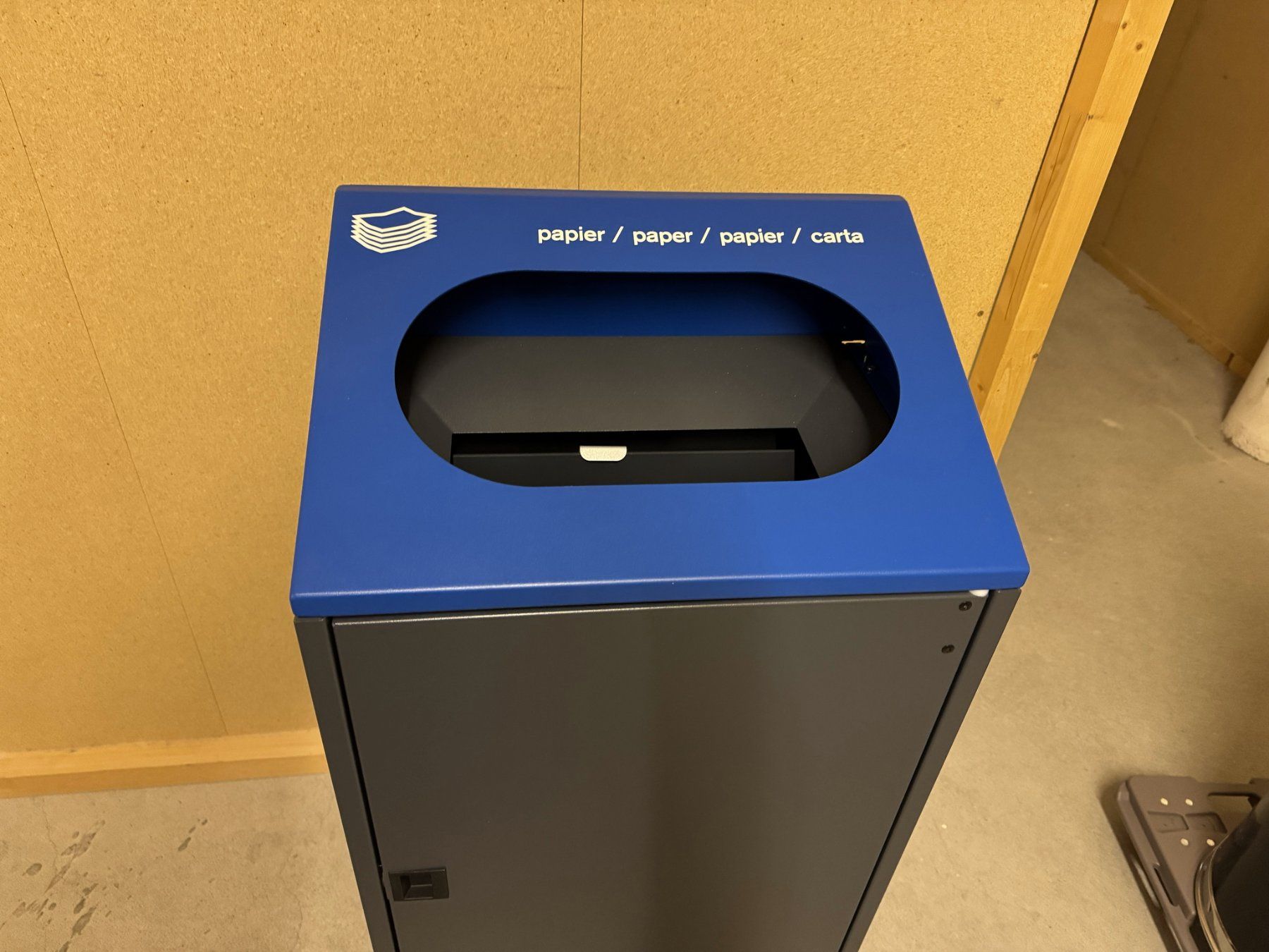 Cestini per rifiuti: Sammelbehälter Papier – Usato da Gränichen venduto da Nimmersatt 1