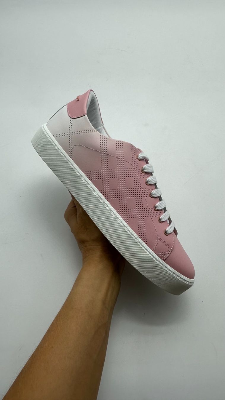 Burberry Chaussures femmes: Sneakers Burberry – Neuf avec emballage d'origine à Lugano par juledo
