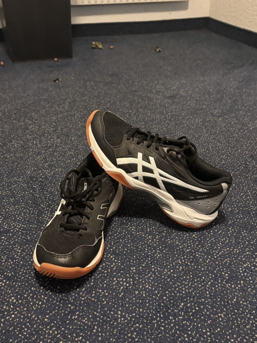 Asics Herrenschuhe: Asics GEL-Rocket 11 black & white – Neu (gemäss Beschreibung) aus Wildegg von Myexlv