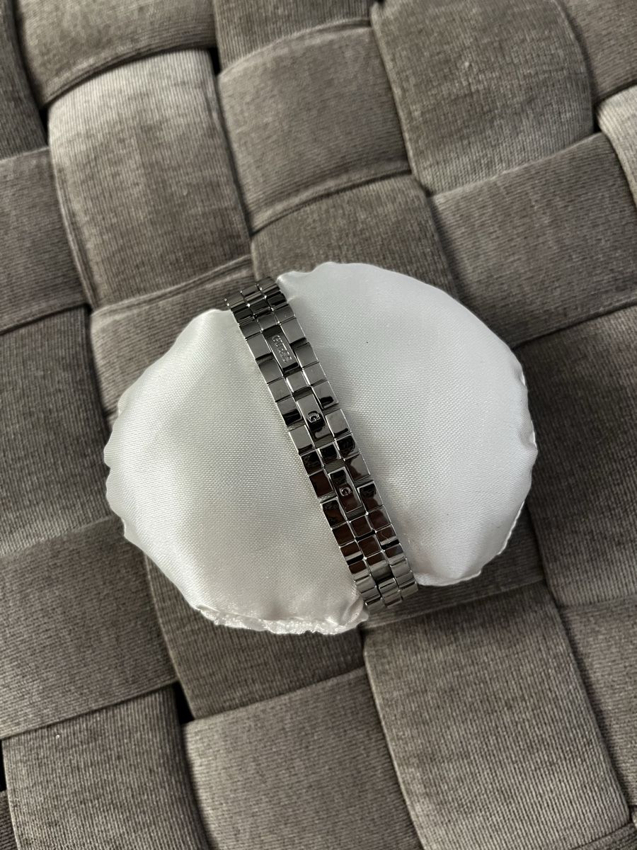 Guess Orologi: Guess Uhr silber ungetragen – Nuovo (secondo la descrizione) da Hinwil venduto da dire07 1