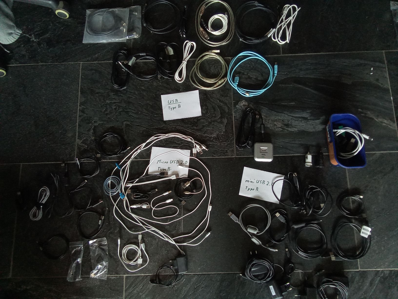 Kabel: viele USB Kabel Stecker und netzteile – Gebraucht aus Castione von Markus_Winter_Ticino