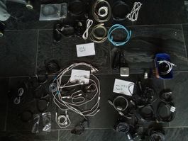 viele USB Kabel Stecker und netzteile