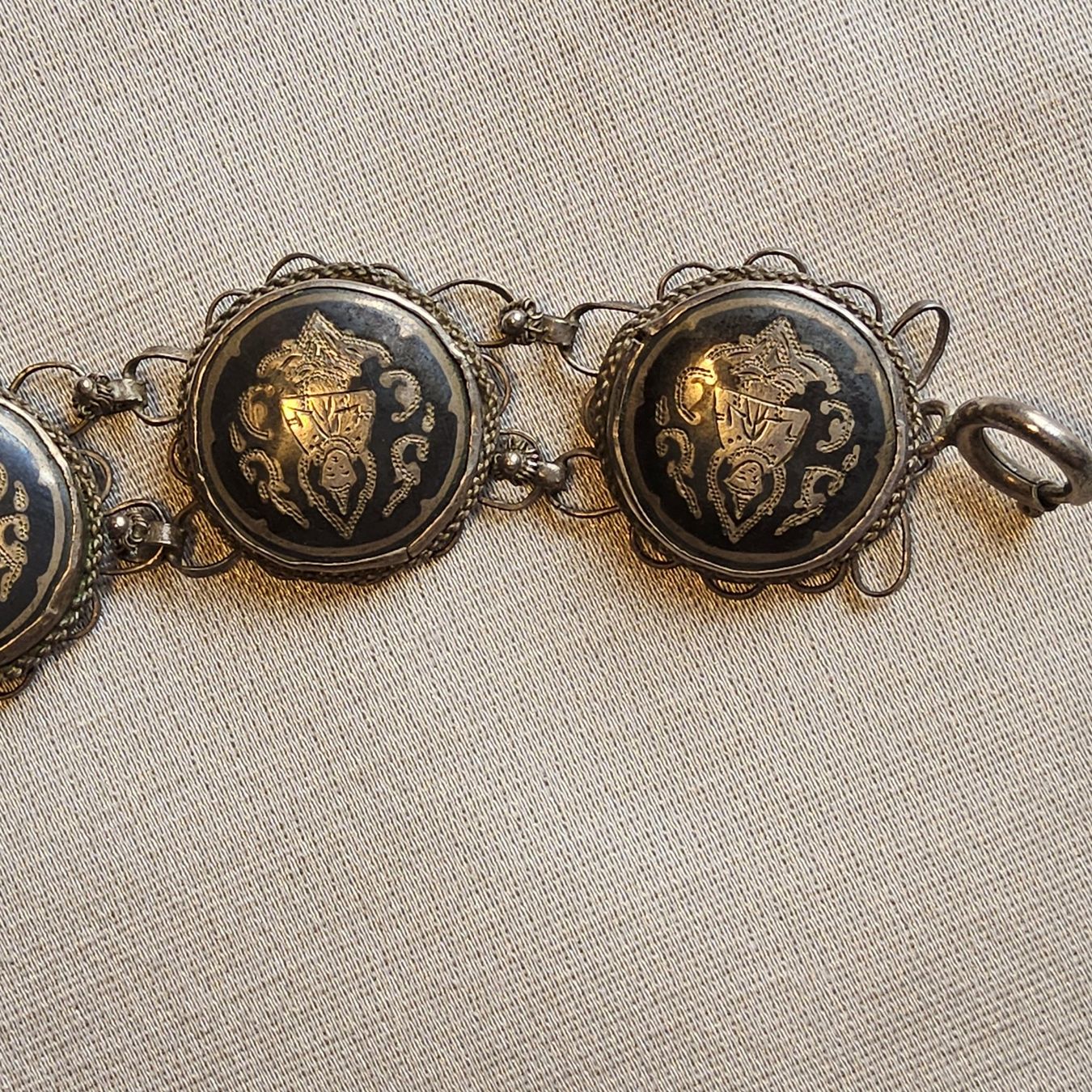 Armbänder & -reifen: Antikes buddhistisches Armband Silber/Schwarz – Gebraucht aus Zürich von helsan 6