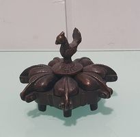Boîte ancienne à fard Tika rituel Hindoue.